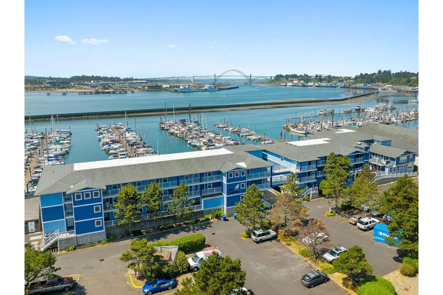 The Landing At Newport Condominium Hotel Exterior photo